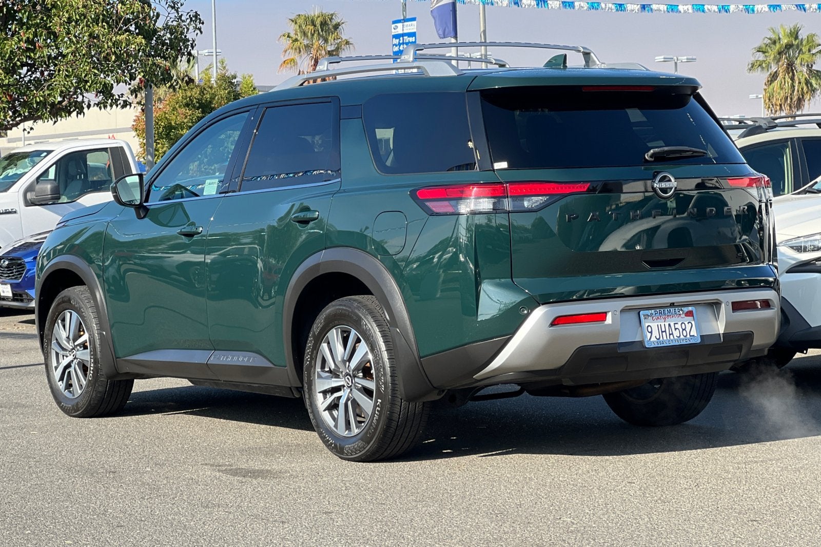 2024 Nissan Pathfinder SL