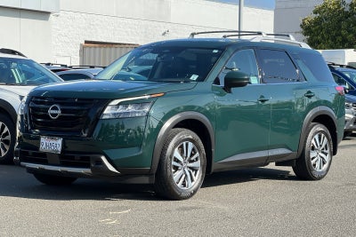 2024 Nissan Pathfinder SL