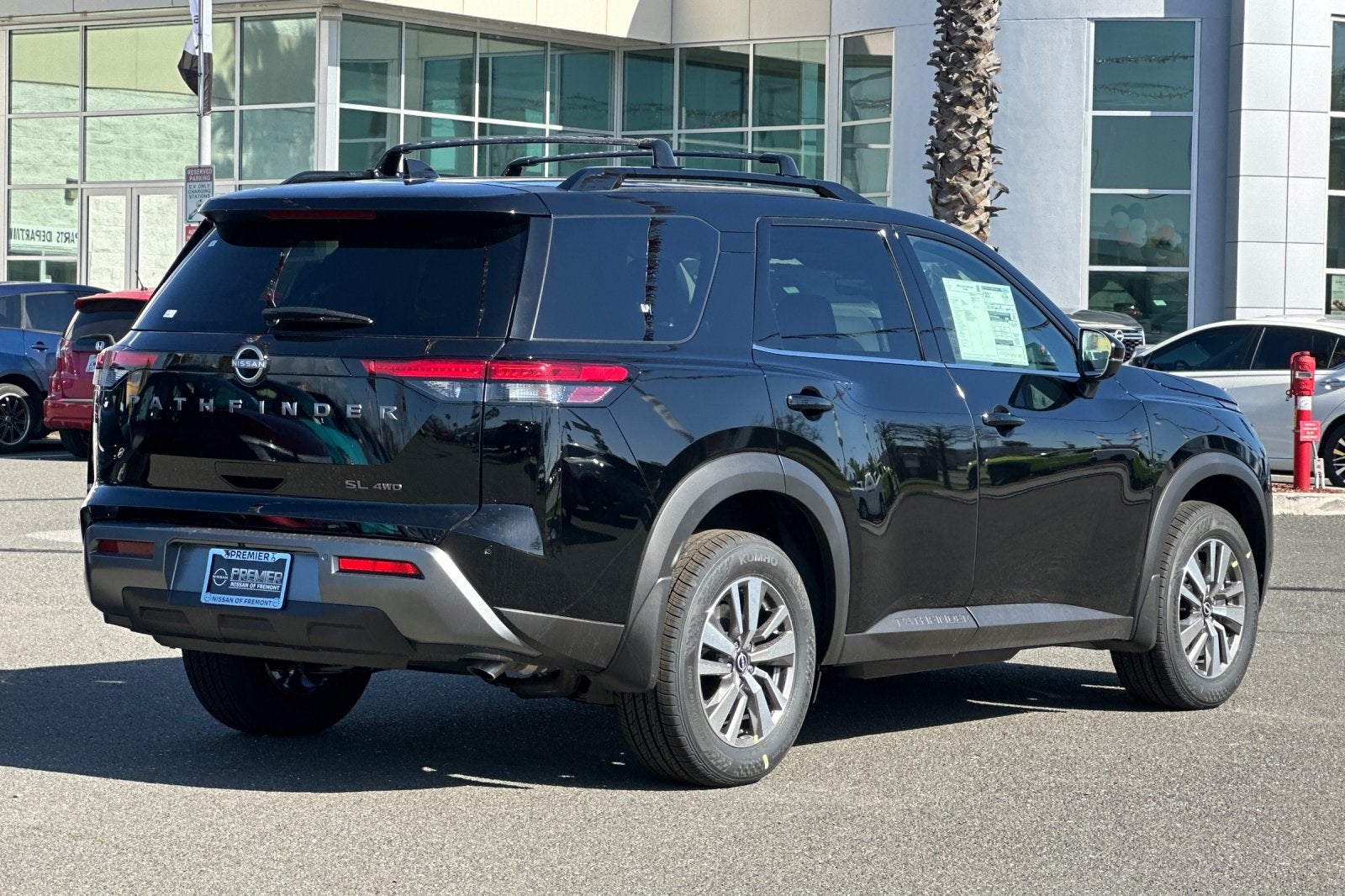 2026 Nissan Pathfinder SL