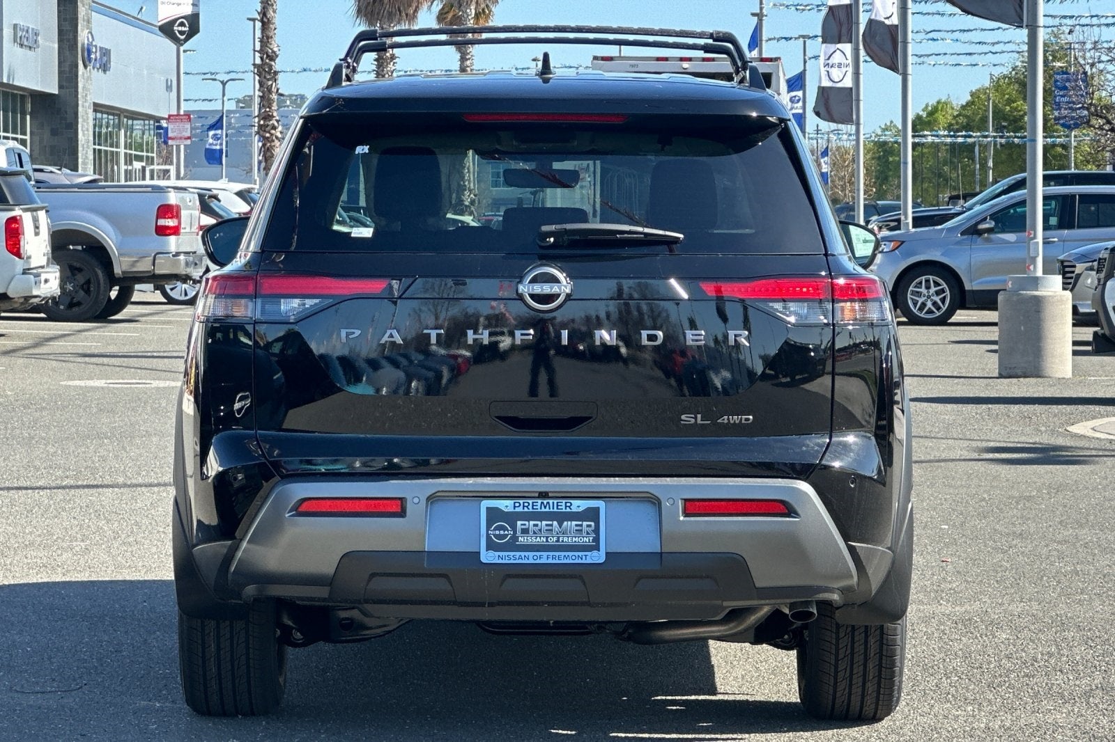 2026 Nissan Pathfinder SL