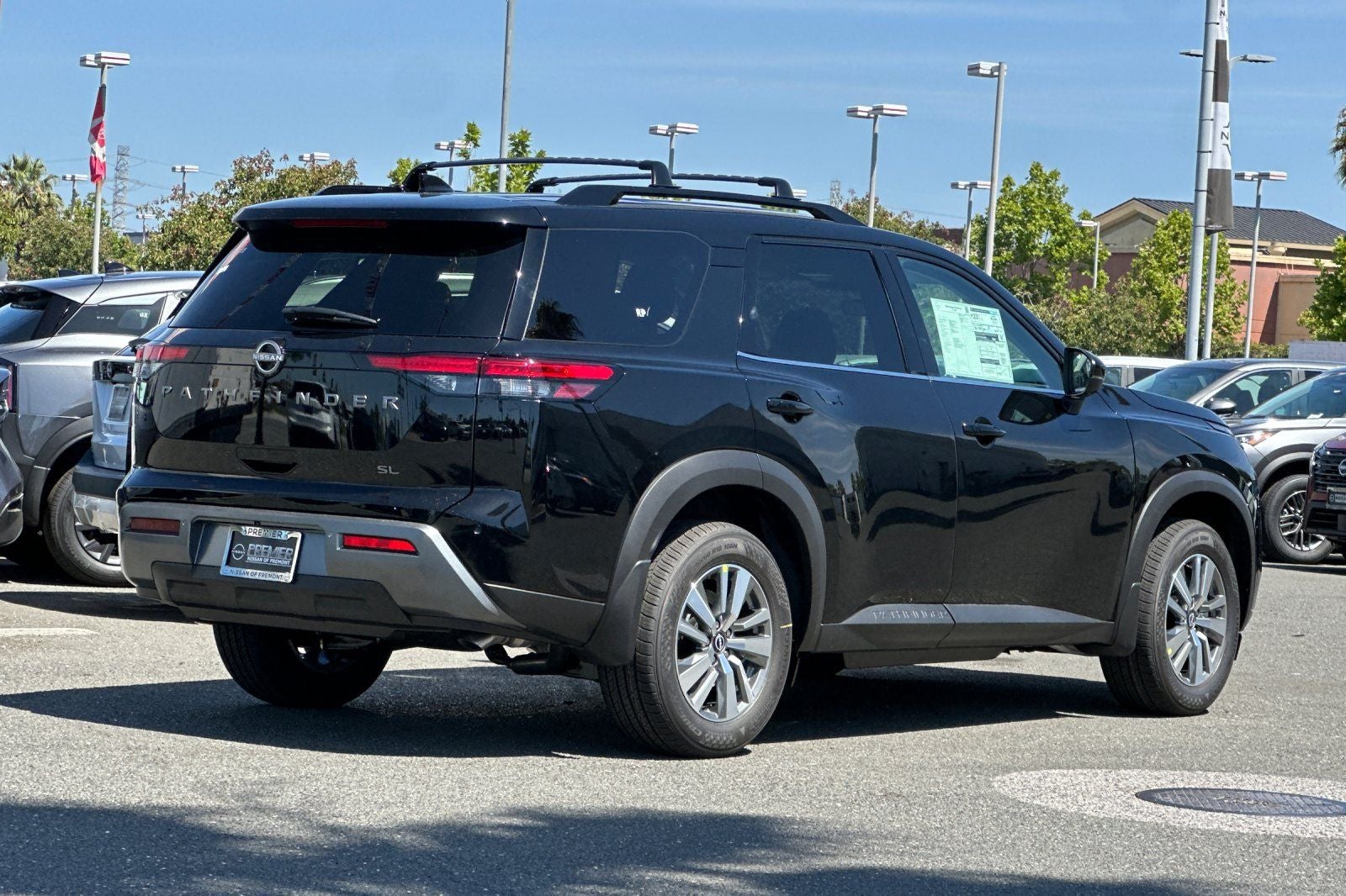 2026 Nissan Pathfinder SL