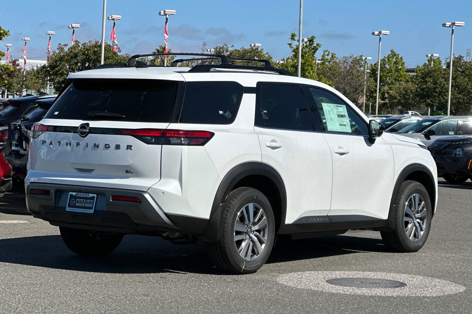 2026 Nissan Pathfinder SL