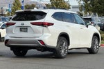 2022 Toyota Highlander Hybrid Platinum