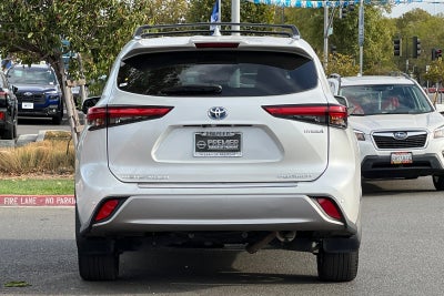 2022 Toyota Highlander Hybrid Platinum