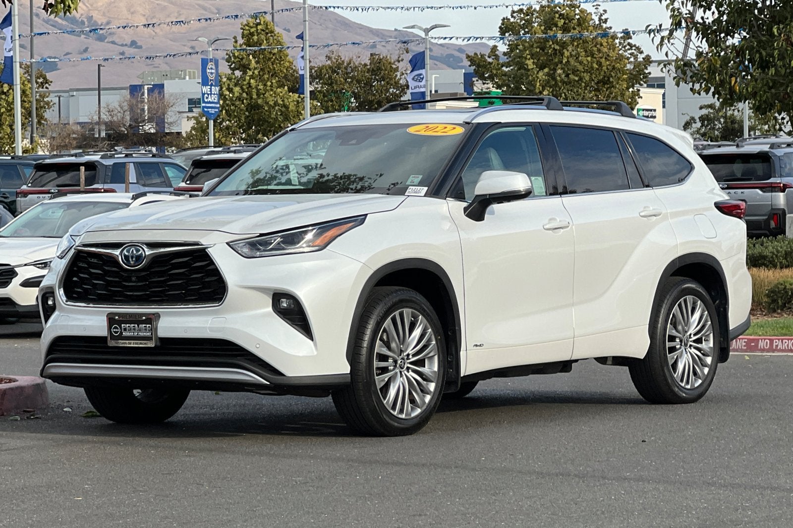 2022 Toyota Highlander Hybrid Platinum