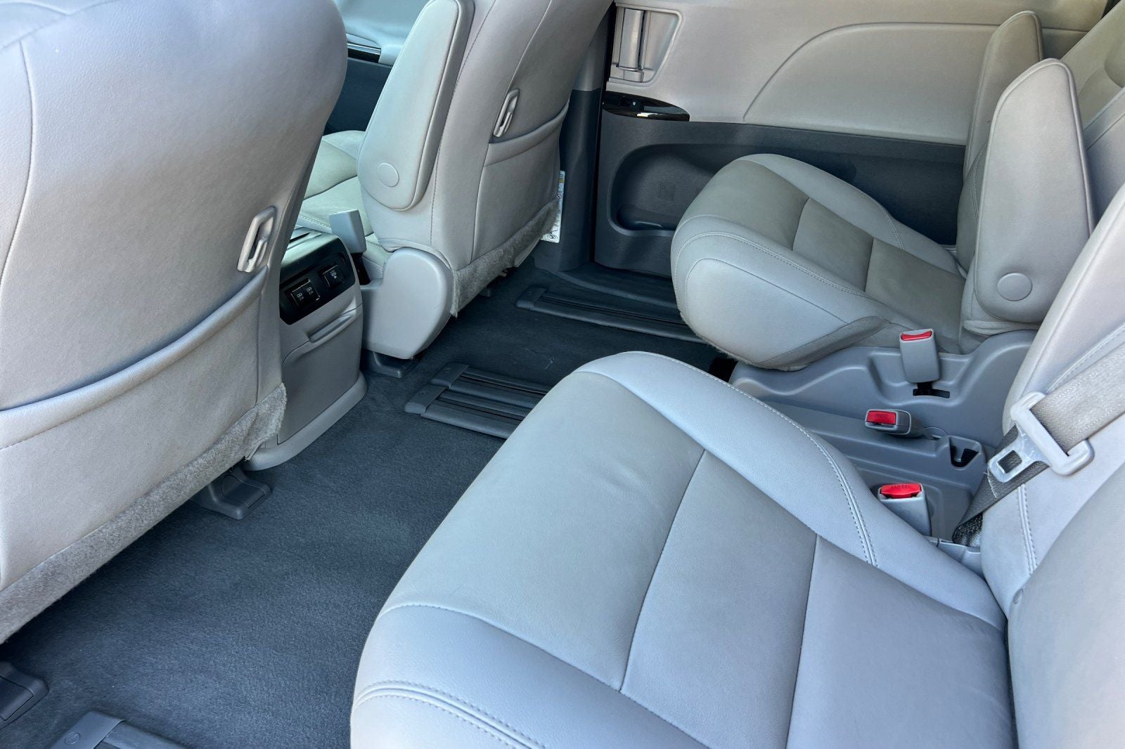 2020 Toyota Sienna XLE 8 Passenger