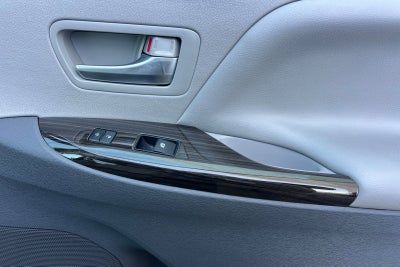 2020 Toyota Sienna XLE 8 Passenger