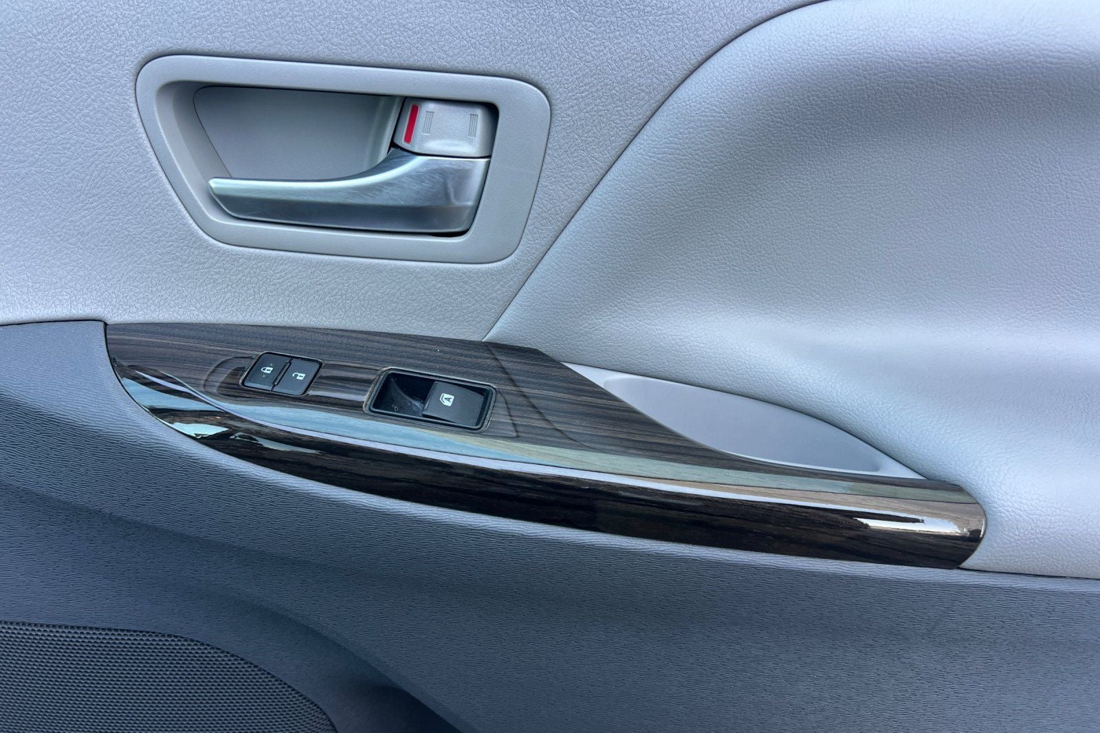 2020 Toyota Sienna XLE 8 Passenger