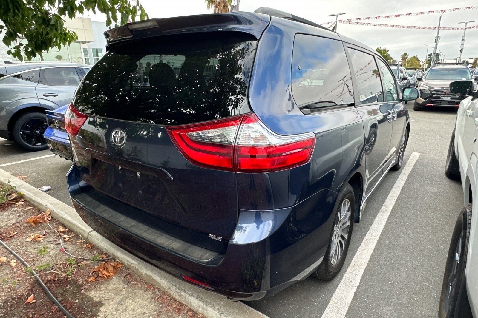 2020 Toyota Sienna XLE 8 Passenger