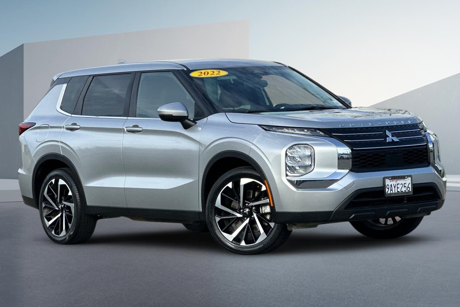 2022 Mitsubishi Outlander ES