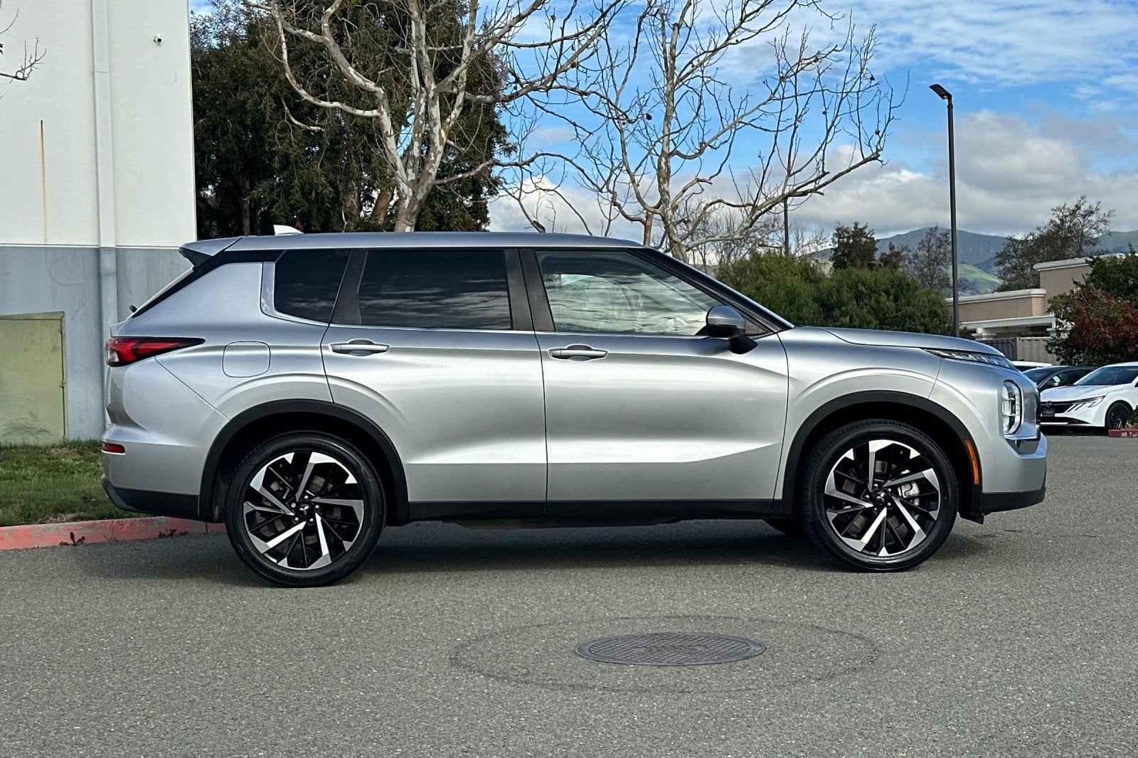 2022 Mitsubishi Outlander ES