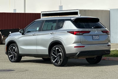 2022 Mitsubishi Outlander ES