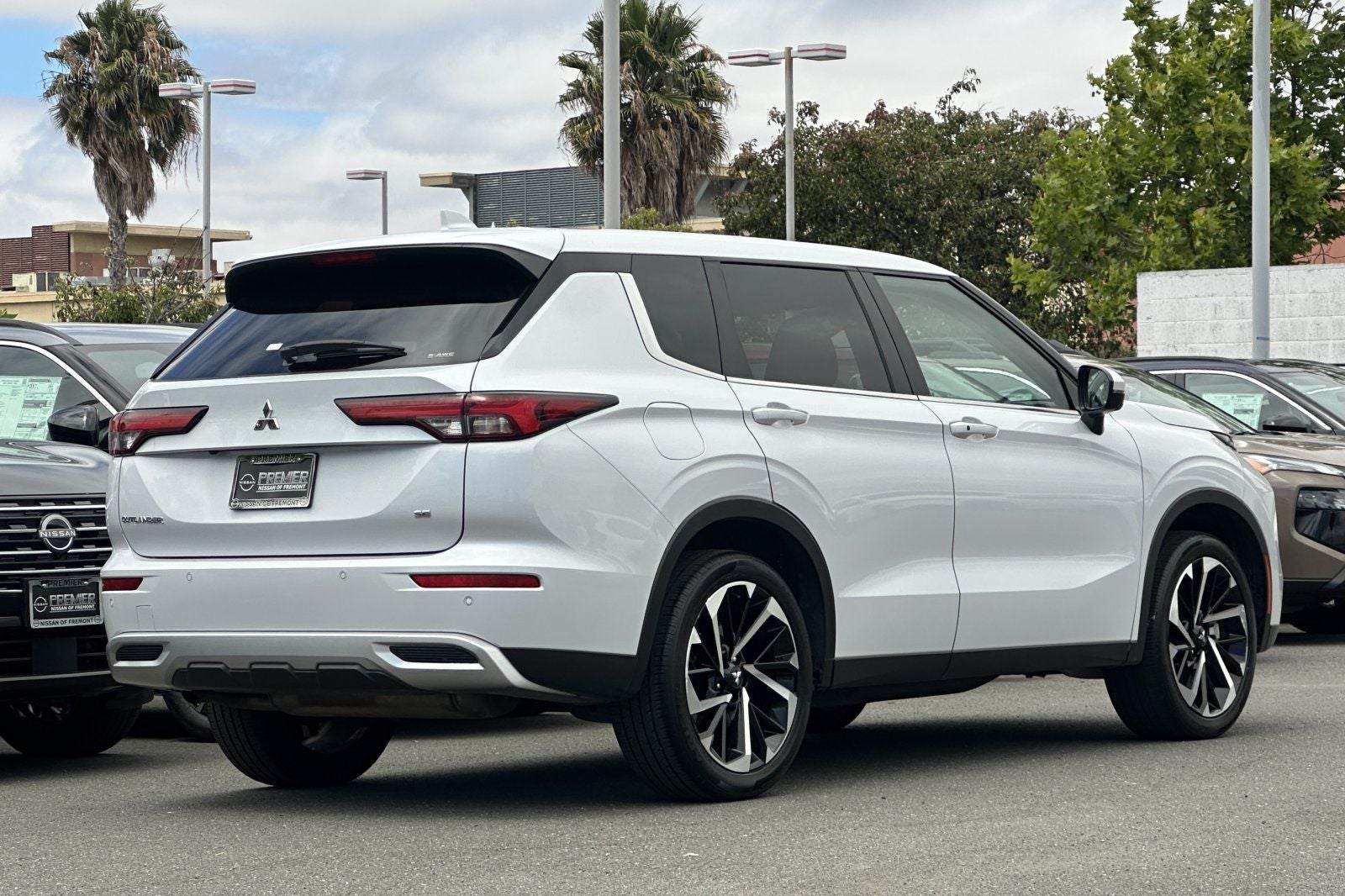 2024 Mitsubishi Outlander SE