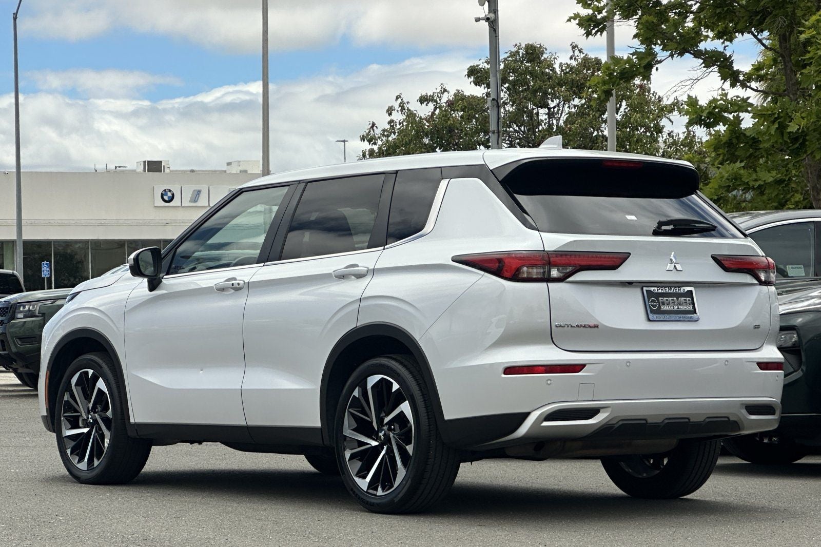 2024 Mitsubishi Outlander SE
