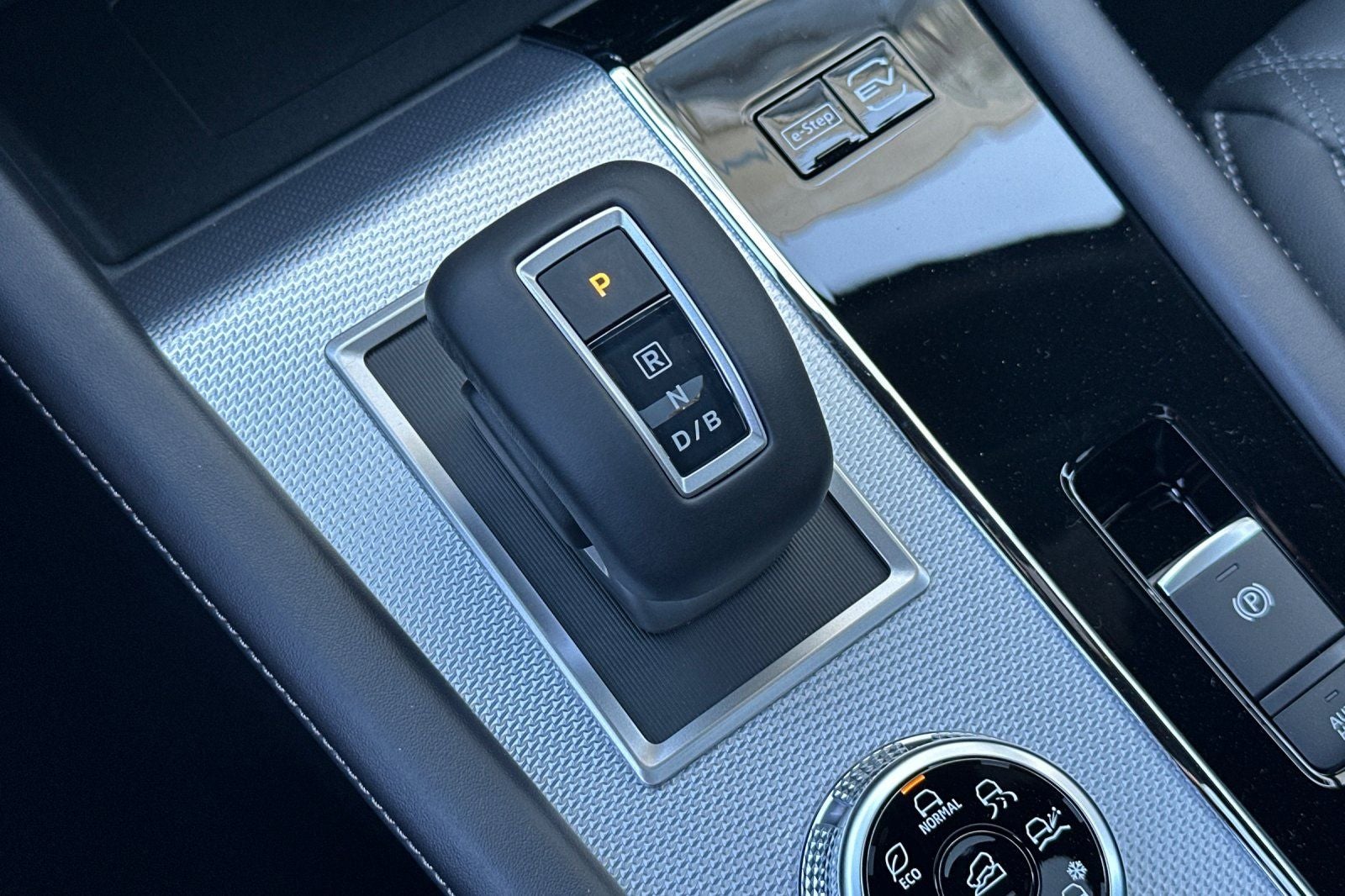 2026 Nissan Rogue Plug-In Hybrid Platinum