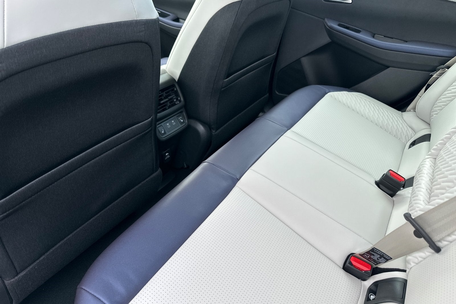 2026 Nissan Leaf PLATINUM+