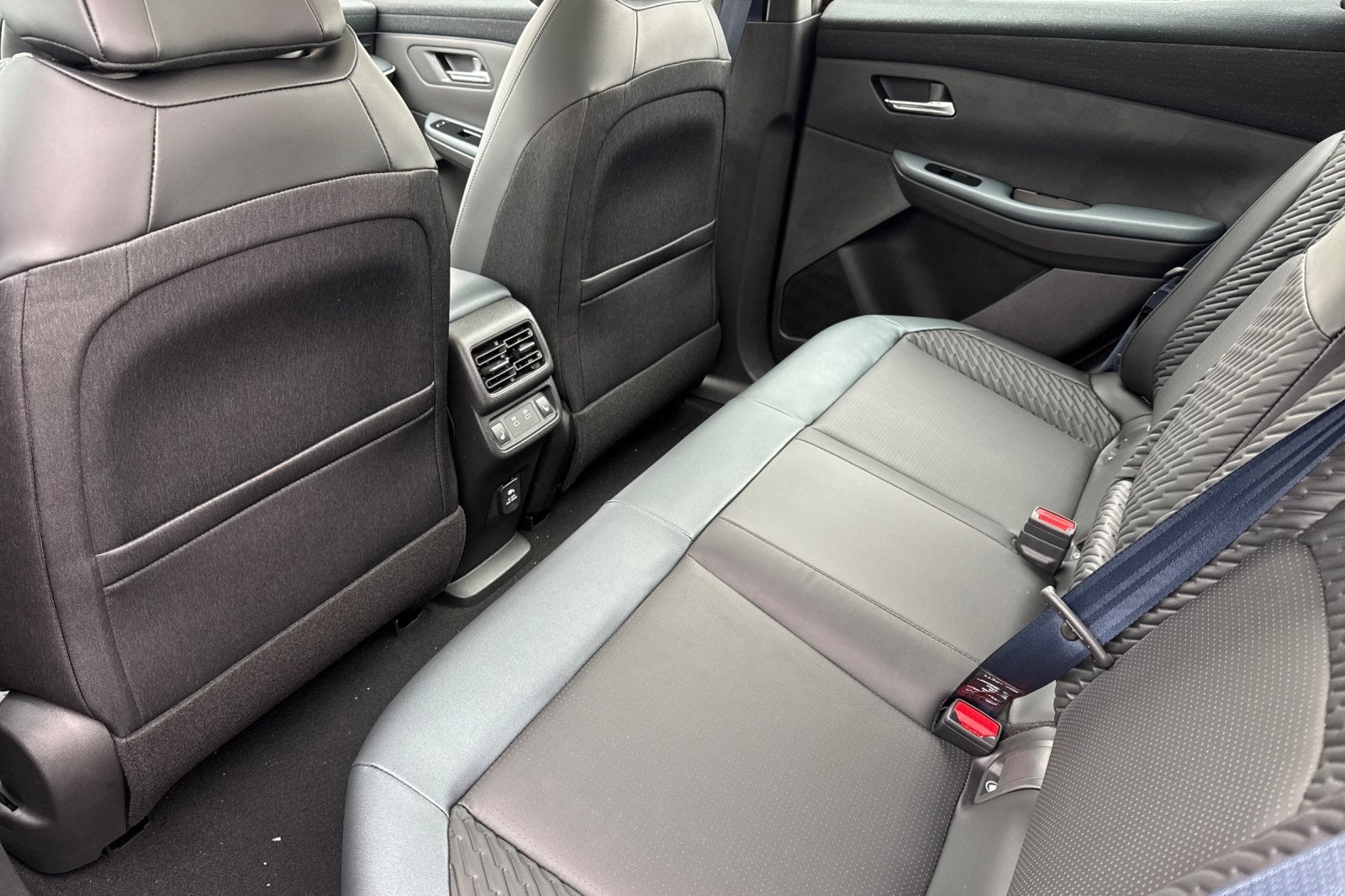 2026 Nissan Leaf PLATINUM+