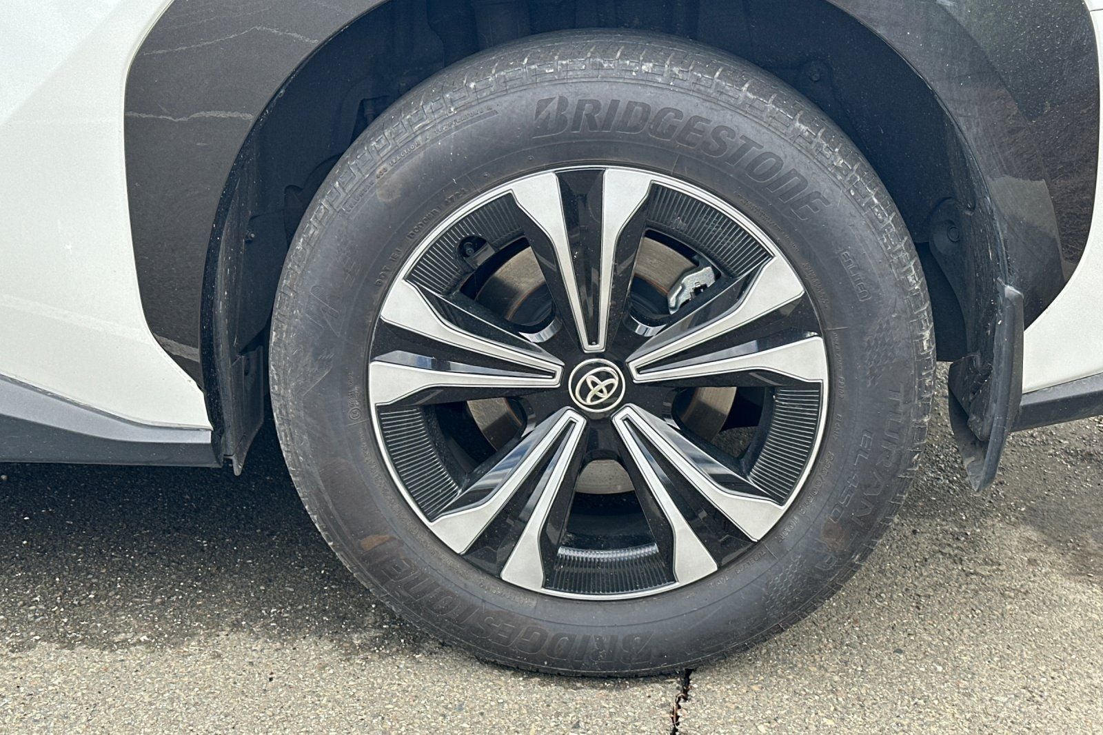 2025 Toyota bZ4X XLE