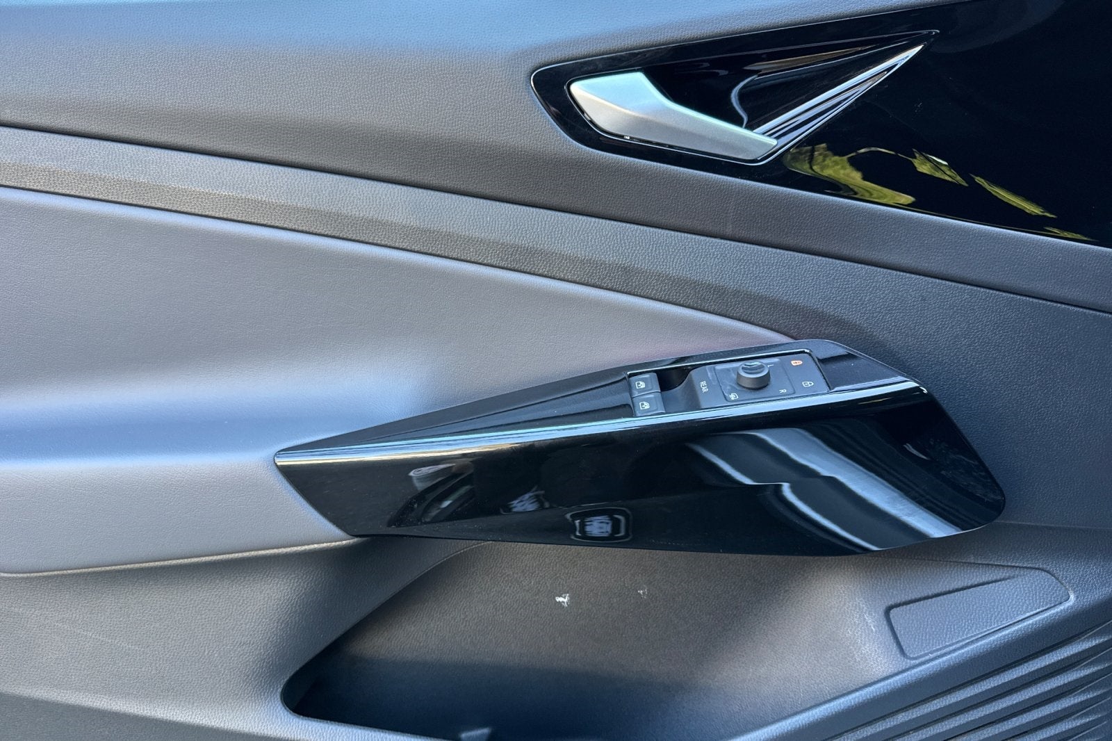 2022 Volkswagen ID.4 Pro