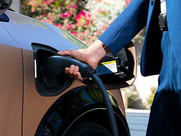 2024 Nissan ARIYA charging