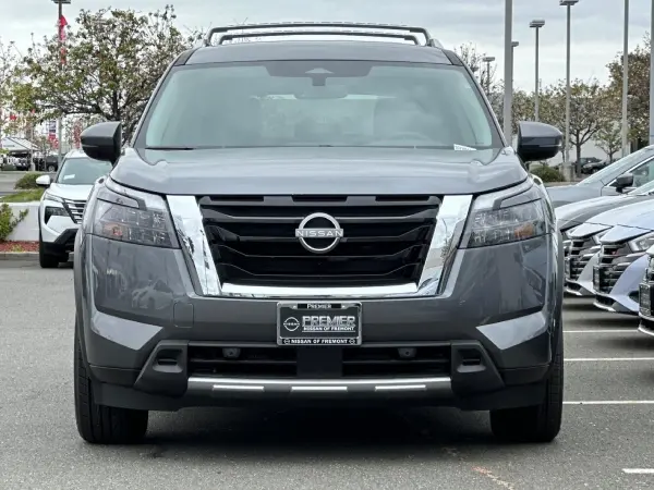 2025 Nissan Pathfinder Front View